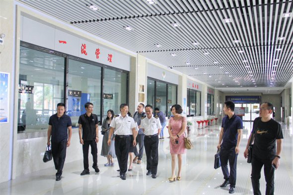 西安咸阳机场海关莅临泉州国际快件监管中心调研